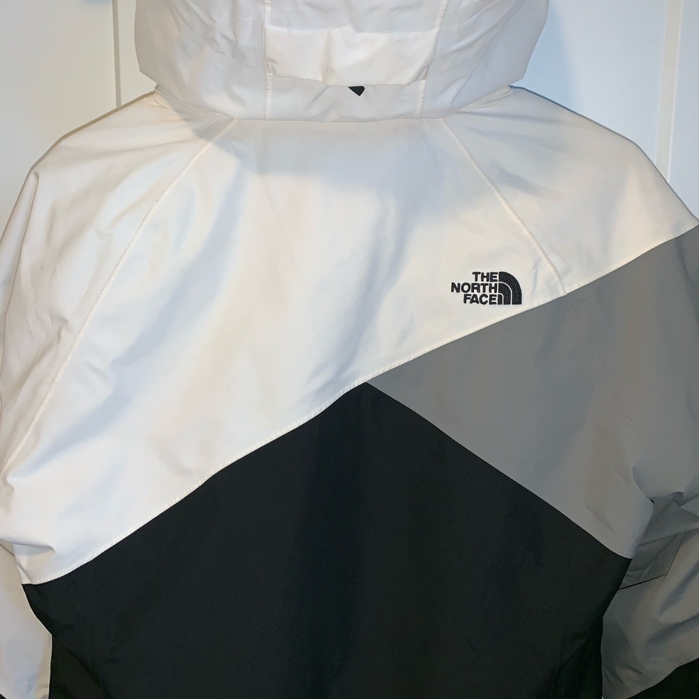 The North Face Hyvent Winter Jacket - Picture 7 of 7